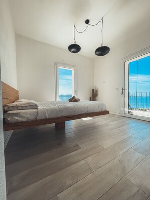 4 chambres, fer et planche à repasser, Wi-Fi, draps fournis