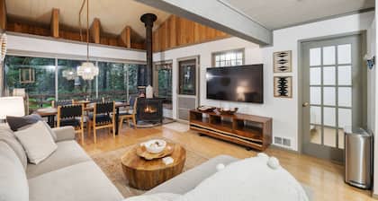 Cozy Oasis 3bed 2 bath Sleeps 7 TV 75” Haven Pool Trails