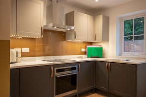 Cottage, Multiple Beds | Private kitchen