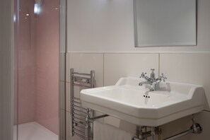Cottage, Multiple Beds | Bathroom | Shower, towels - Stunning 8-bed Cottage in Hockwold Cum Wilton (Thetford)