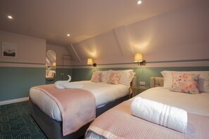 Cottage, Multiple Beds | 8 bedrooms, free WiFi, bed sheets - Stunning 8-bed Cottage in Hockwold Cum Wilton (Thetford)