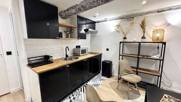 Frigorifero, forno, macchina per tè/caffè, bollitore elettrico