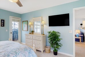 3 bedrooms, iron/ironing board, internet, bed sheets