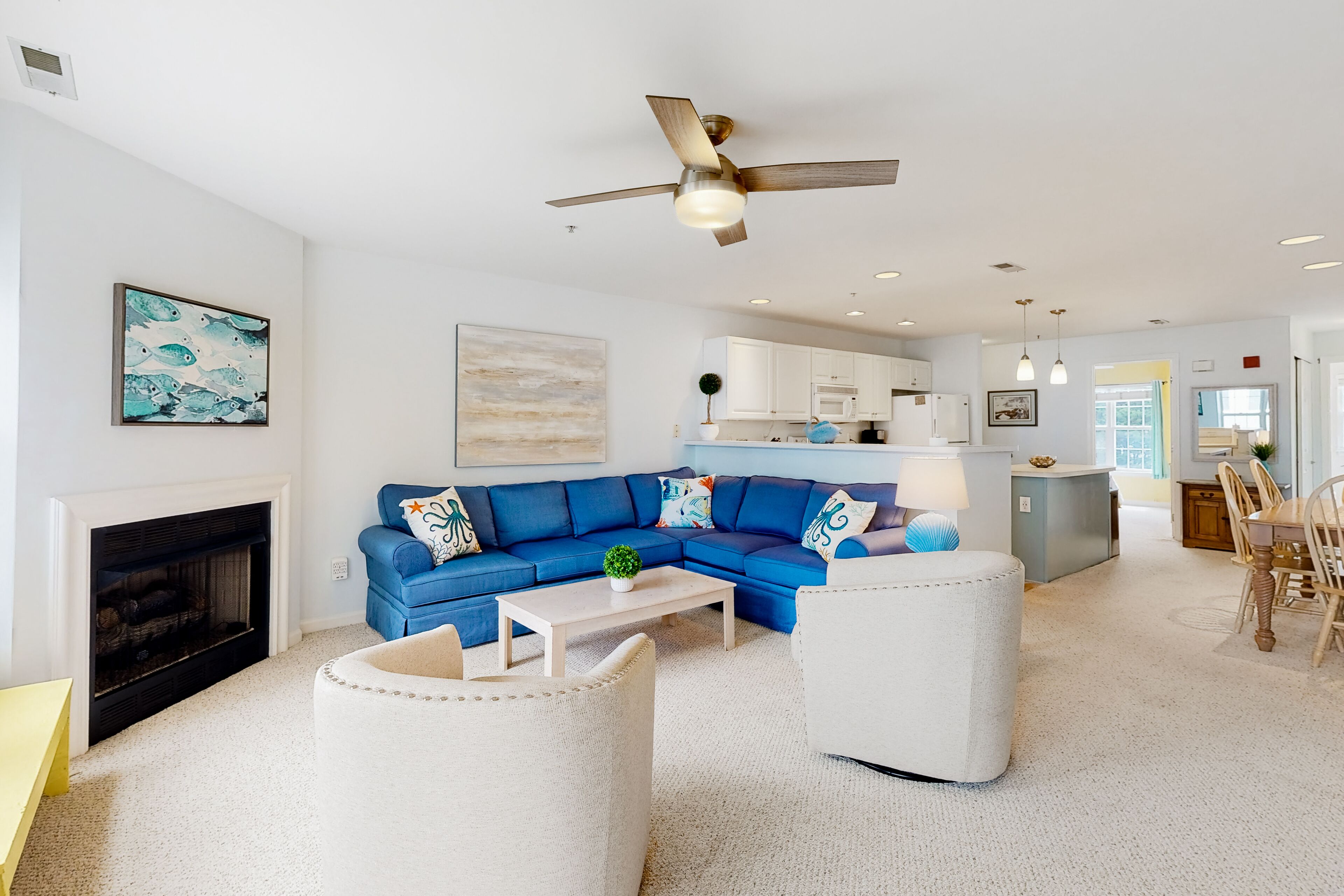 Sanibel Village condo 3 pools, tennis/pickleball, community grill, AC, & W/D