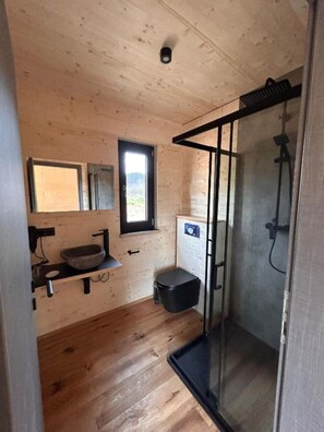 Shower, hair dryer, towels, soap - Mini chalet on Lake Edersee with 2 bedrooms (Hemfurth-Edersee)