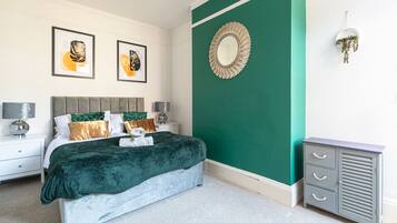 2 bedrooms, iron/ironing board, bed sheets