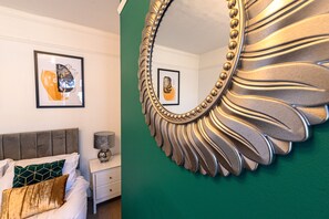 2 bedrooms, iron/ironing board, bed sheets - Cosy 2 Bed Flat close to City Centre (Royal Tunbridge Wells)