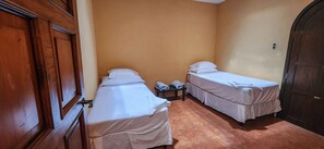 3 makuuhuonetta, ilmainen Wi-Fi, vuodevaatteet