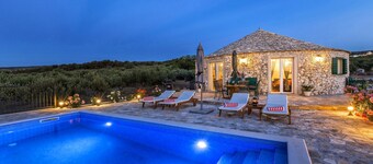 Island Getaway Heritage House: Historical Villa with Heated Pool & Sea Views