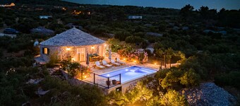 Island Getaway Heritage House: Historical Villa with Heated Pool & Sea Views