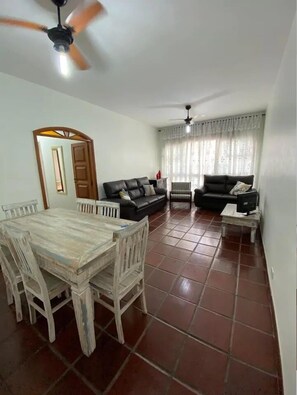 Apartment | Living area - Apto na Enseada a 50 metros da praia (Guarujá)