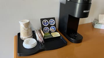 Economy Single Room | Coffee and/or coffee maker