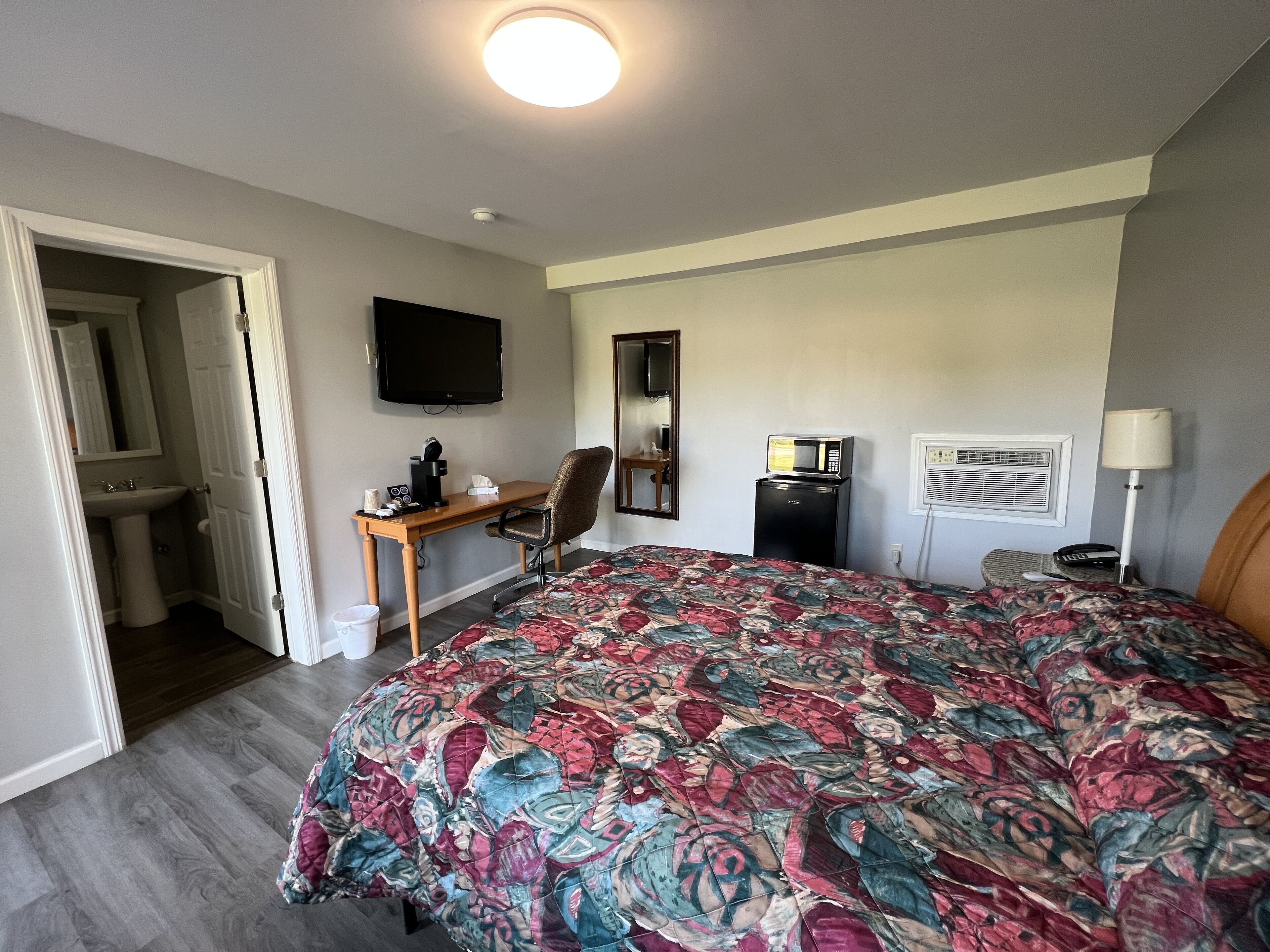 Sunset Dunes Inn & Suites