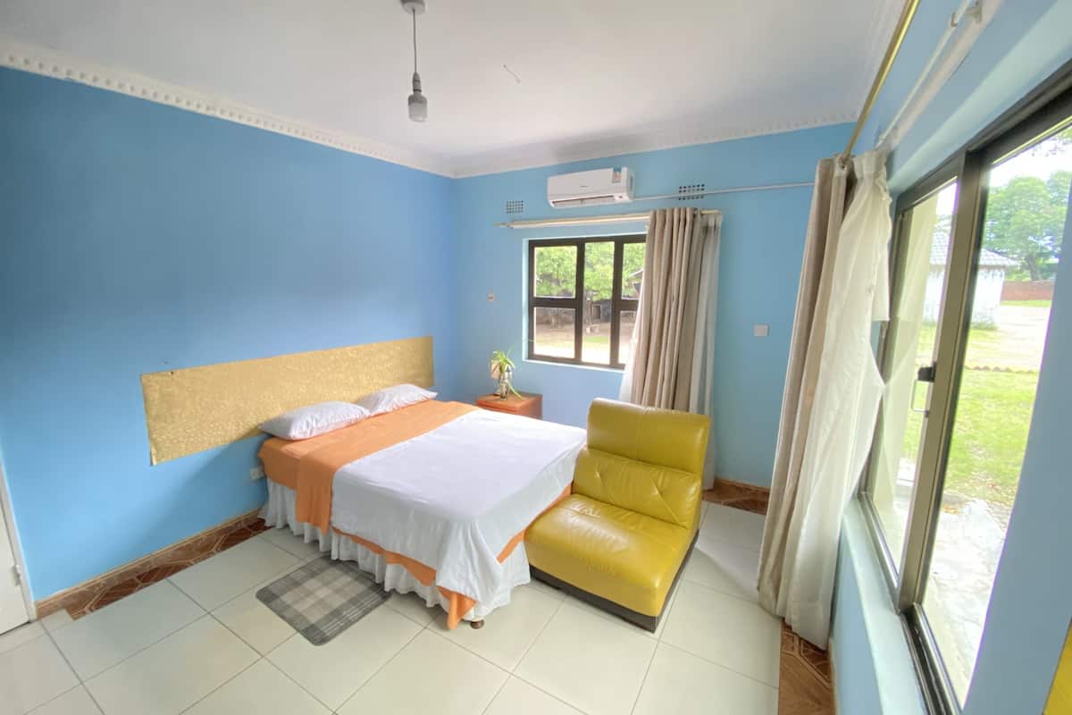 Basic Room, Garden View | Desk, laptop workspace, blackout drapes, soundproofing