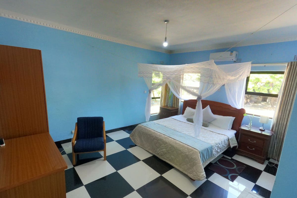 Luxury Room, Partial Lake View | Desk, laptop workspace, blackout drapes, soundproofing