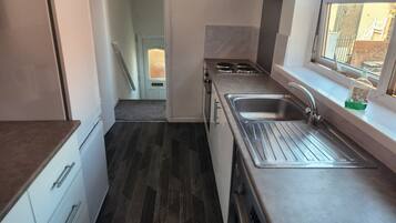 House | Private kitchen | Fridge, microwave, oven, stovetop