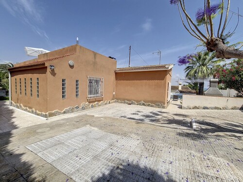 Villa with private pool and garden