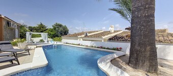 El Carmoli Villa with Private Pool - 9409