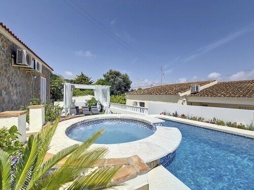 Villa with private pool and garden