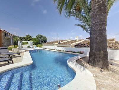 Villa with private pool and garden