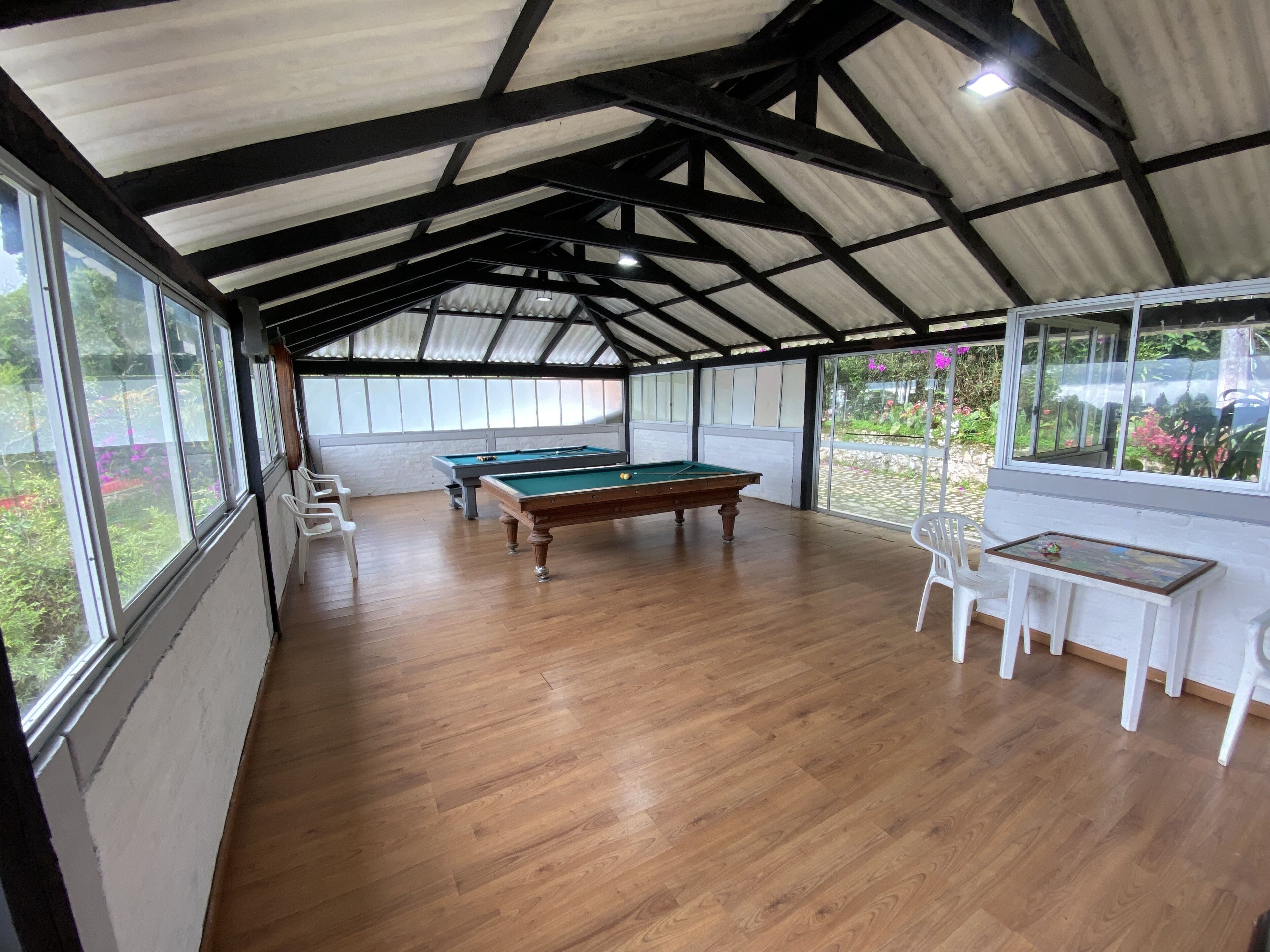 Family Cottage, Multiple Bedrooms, Private Pool, Mountain View | Living area