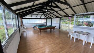 Family Cottage, Multiple Bedrooms, Private Pool, Mountain View | Living area