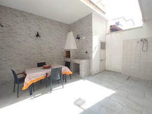 Outdoor dining - Vrbo Property (Otranto)