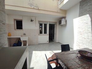 Outdoor dining - Vrbo Property (Otranto)