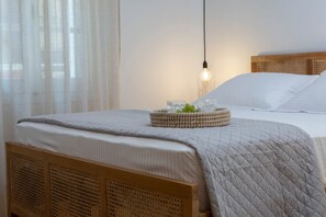 5 bedrooms, iron/ironing board, WiFi, bed sheets