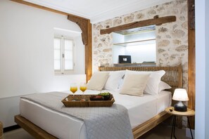 5 bedrooms, iron/ironing board, WiFi, bed sheets - Angestrale Traditional Residence (Lefkada)