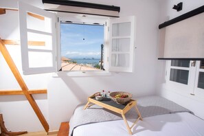5 bedrooms, iron/ironing board, WiFi, bed sheets