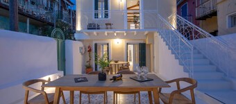 Angestrale Traditional  Residence
