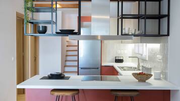 Réfrigérateur, four, plaque de cuisson, cafetiÚre/bouilloire