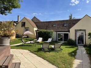 Terrace/patio - Villa Fontaine with heated indoor pool (Fontaine-la-Gaillarde)
