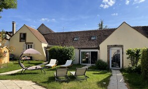 Terrace/patio - Villa Fontaine with heated indoor pool (Fontaine-la-Gaillarde)