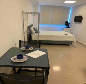 1 bedroom, iron/ironing board, WiFi, bed sheets - Apartment with Smart TV, Netflix, Near shopping (Vila Regente Feijó São Paulo)