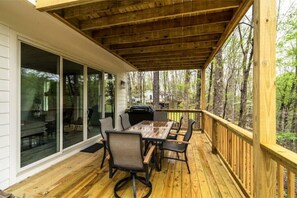 Outdoor dining - Tim's Ford  Lakin' it Easy! (Winchester)
