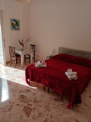 Basic Room | Free WiFi - Framamired (Palermo)