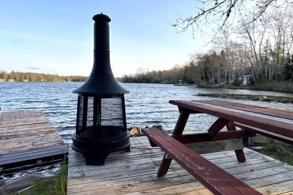 Enjoy your fire right at the side of the lake!