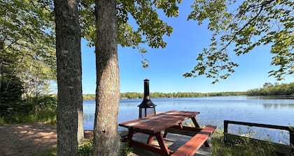 Archie's Lakeside Cabin