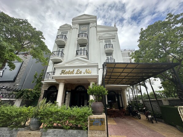 Front of property - Capital O 1183 Villa Le Na (Da Nang)