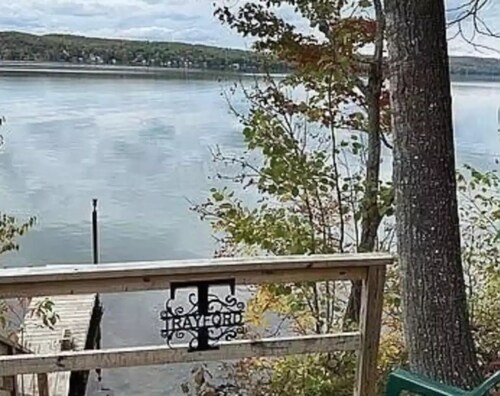 New Cozy two bedroom cottage with private dock! 
