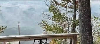 New Cozy two bedroom cottage with private dock!