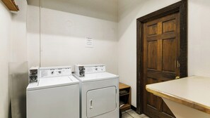 Laundry room - Georgetown Lodge (Georgetown)