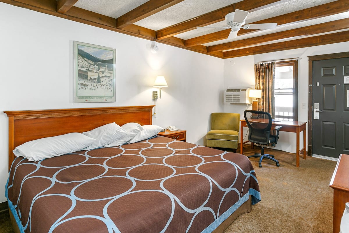 Basic Double Room | Desk, iron/ironing board, free WiFi, bed sheets