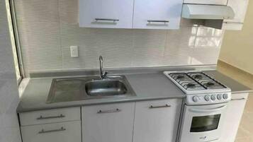 Coffee/tea maker, electric kettle, coffee grinder