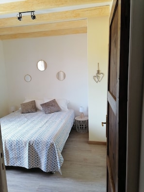 3 bedrooms, iron/ironing board, travel cot, free WiFi