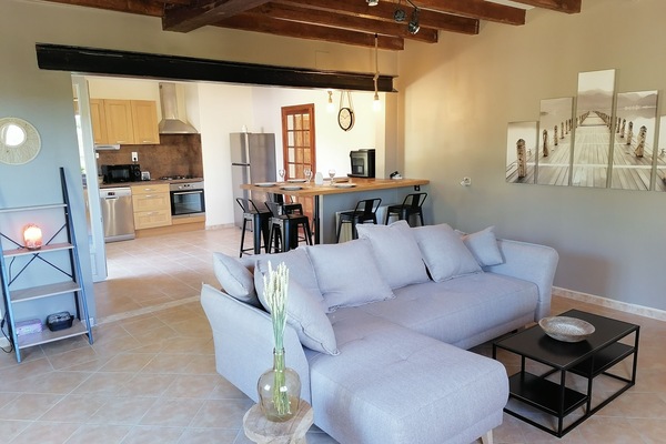 Fernseher, Bücher, Stereoanlage