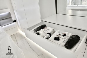 1 غرفة نوم ومكواة/لوح كي وواي فاي وملاءات أسرّة