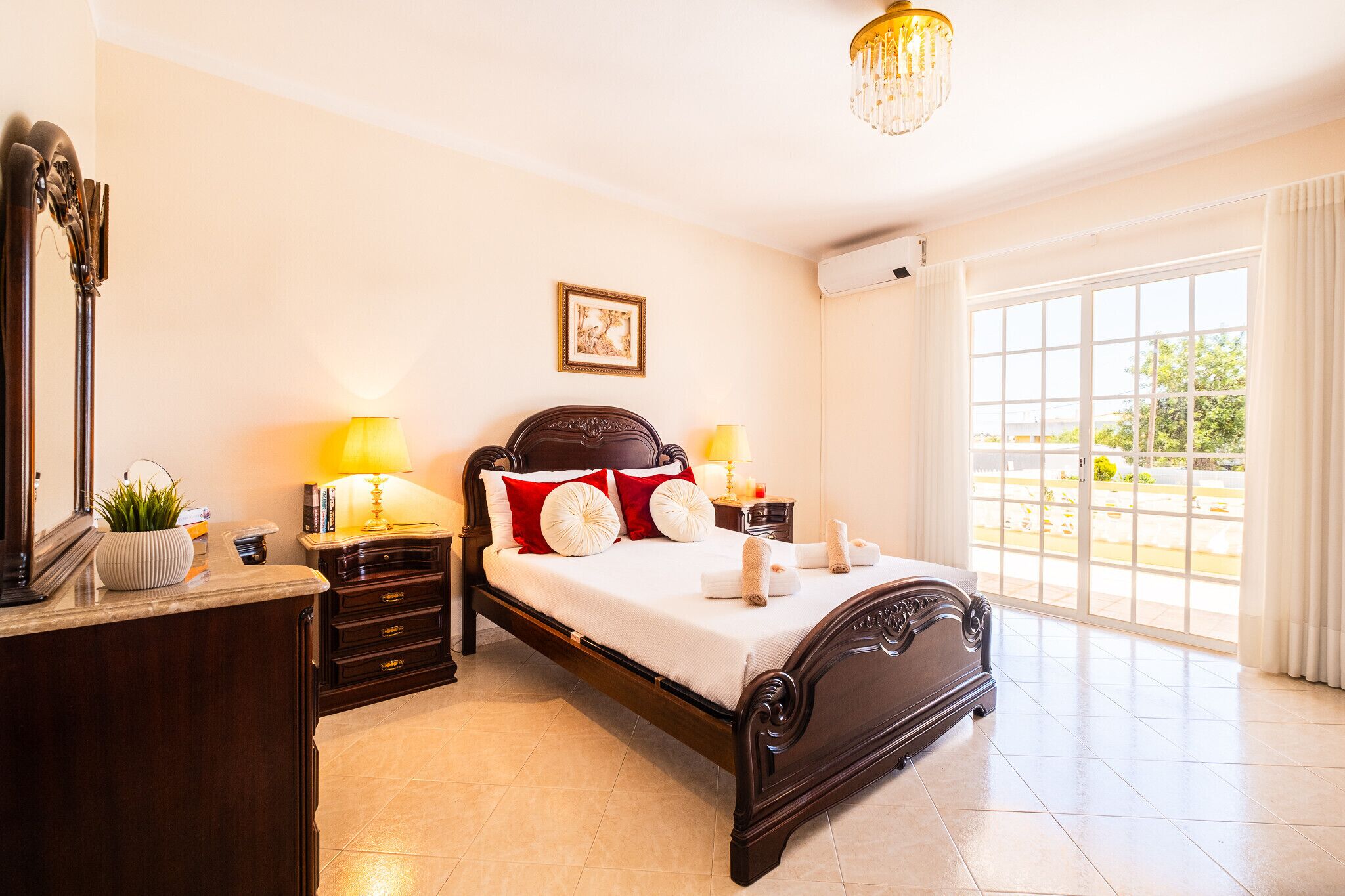 4 bedrooms, iron/ironing board, free WiFi, bed sheets